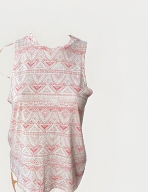 Me to We Red White Geometric Print Tank Top Size M Soft Southwestern